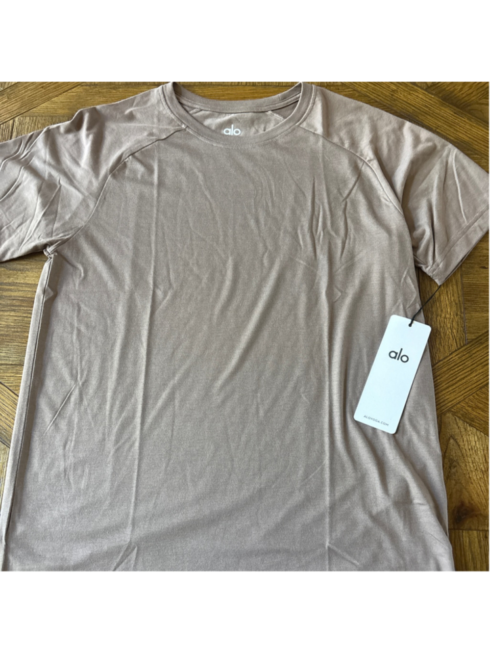 Alo Triumph Raglan tee size M